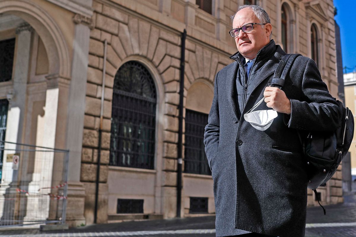 Gualtieri cala le braghe. L’Eurogruppo nella notte prepara la fregatura già decisa dalla Merkel