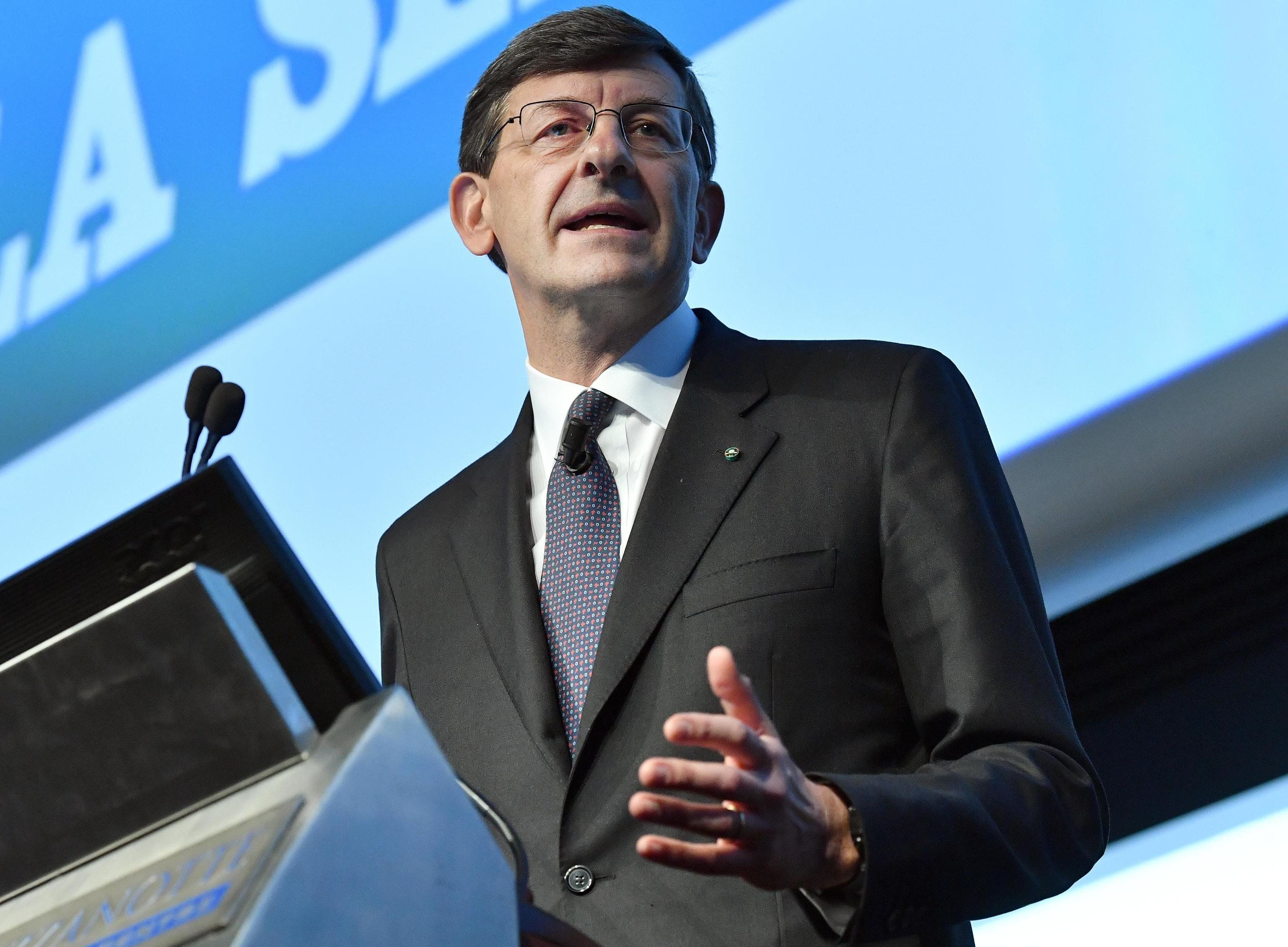 Nelle vele del supermanager Colao soffiano Usa, Colle e finanza bianca