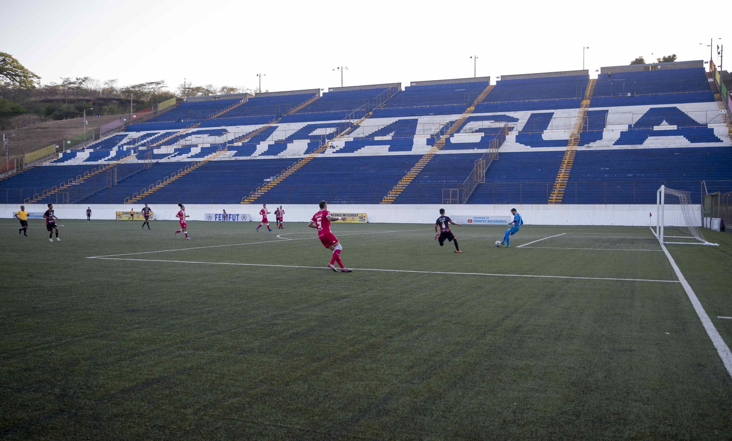 Ping pong, freccette e pochissimo calcio. Gli sport di nicchia che sopravvivono al Covid-19