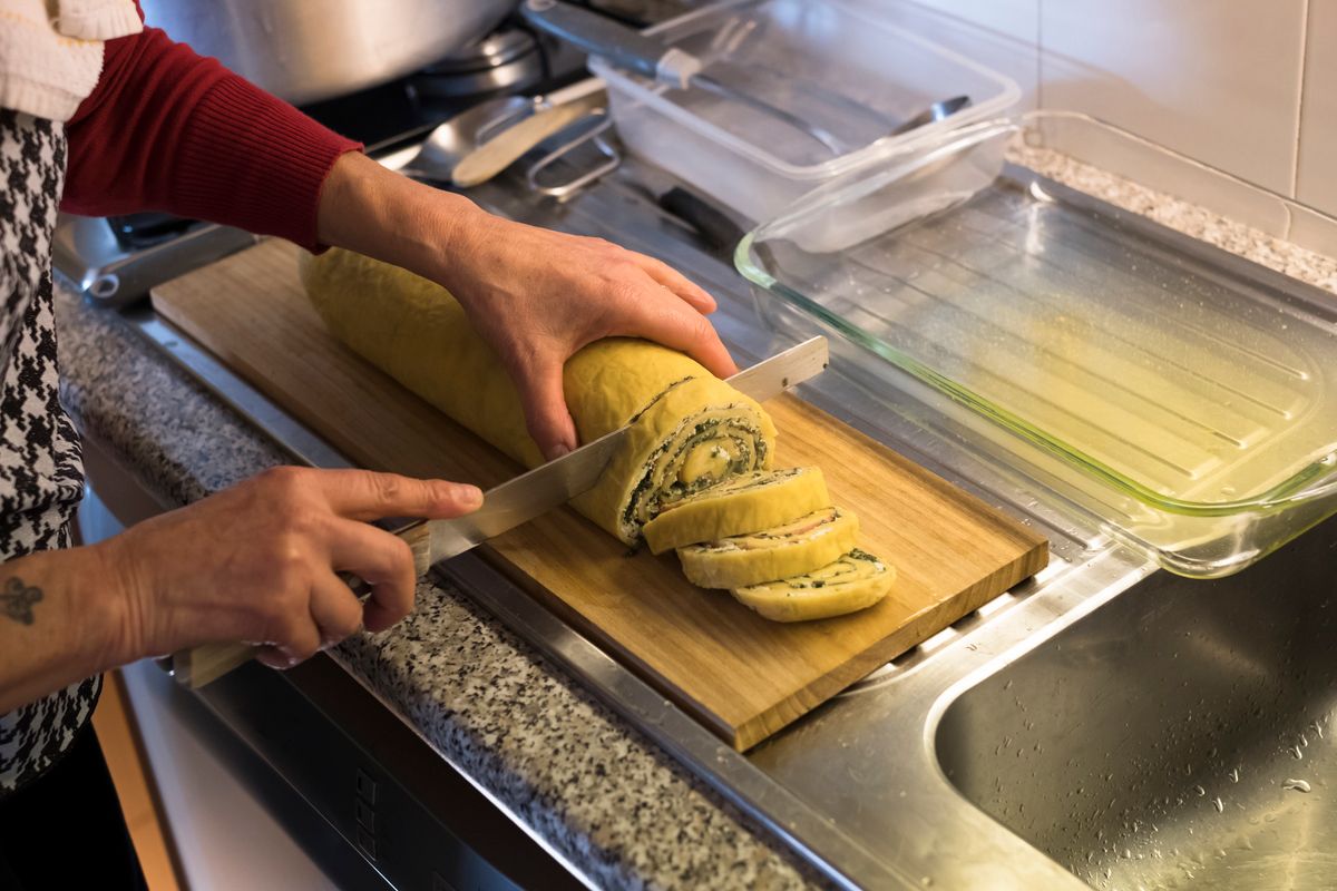 Cuciniamo insieme: rotolo di pasta lievitata con ricotta e asparagi