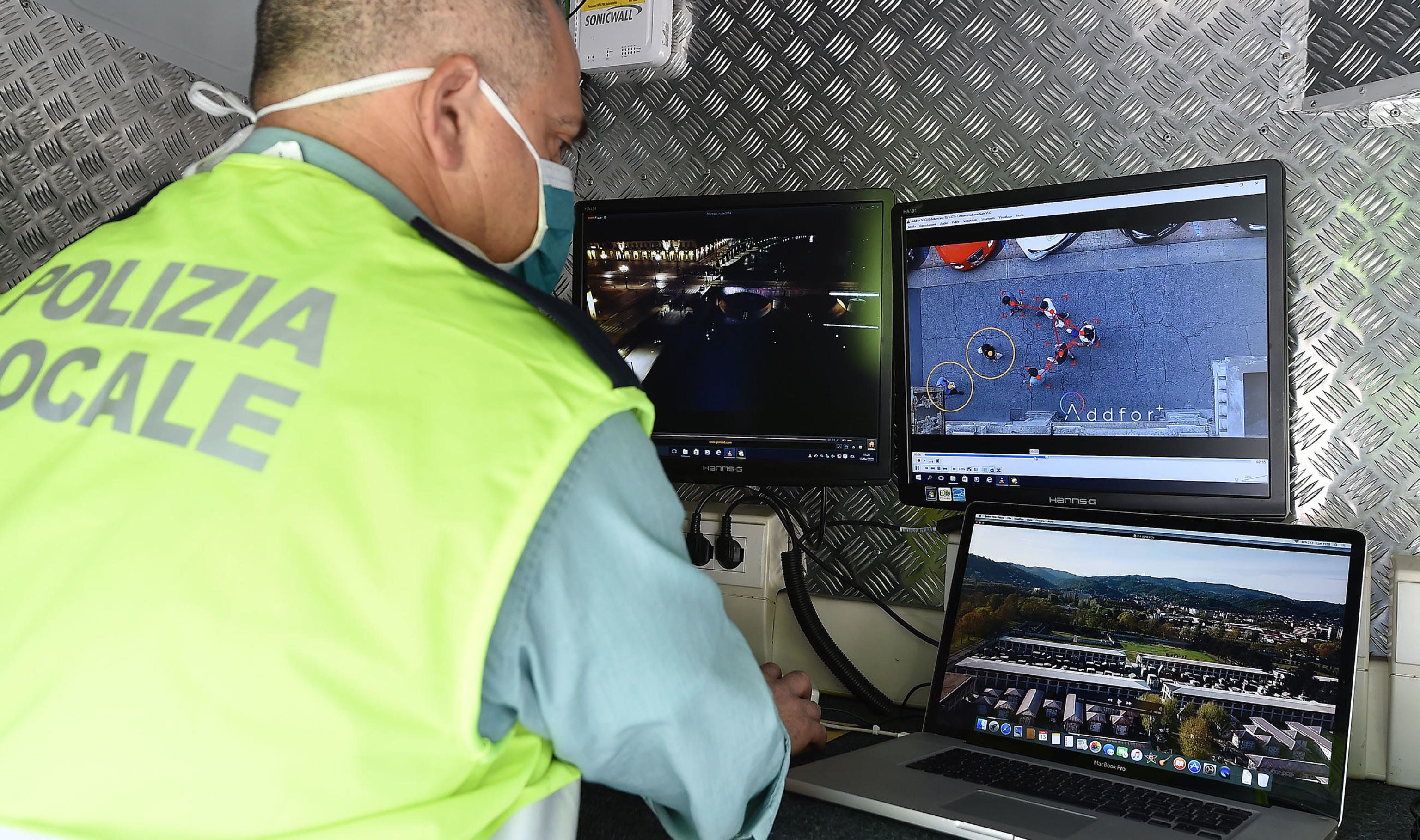 La solidarietà scusa per un’angheria che tradisce democrazia e libertà