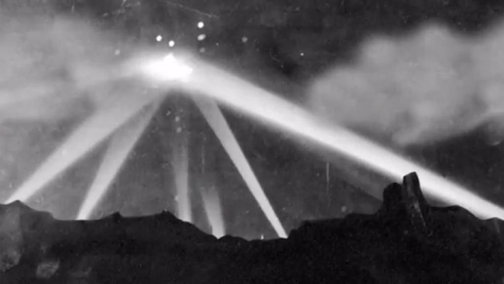 Alien UFO in Los Angeles, 1942