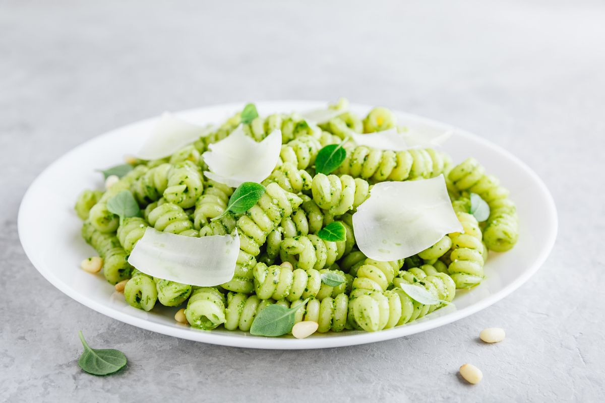 Cuciniamo insieme: fusilloni con noci e asparagi