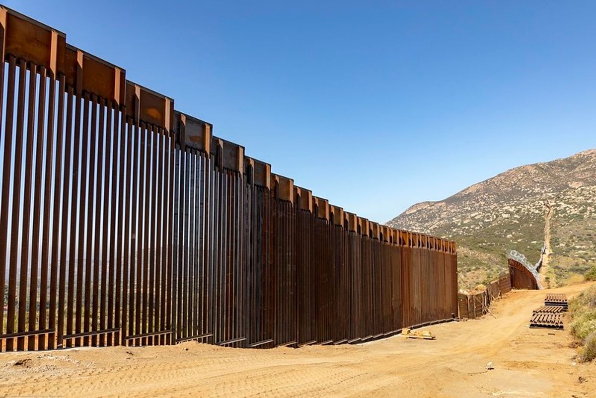 Trump Pays GOP Donors To Build Border Wall Out Of Ventilators