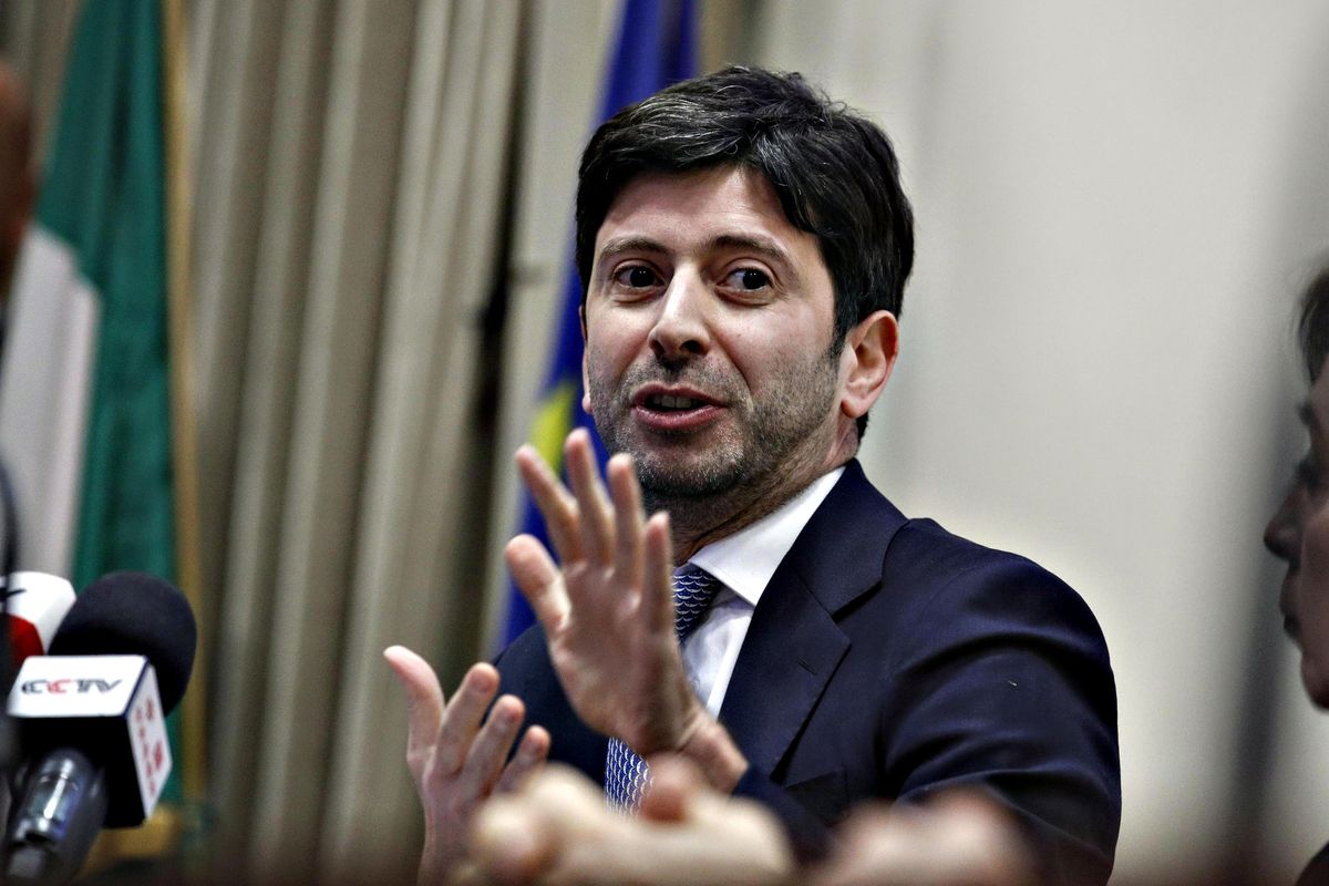 L’ordine di Speranza alle Regioni: malati di Covid in ospedale