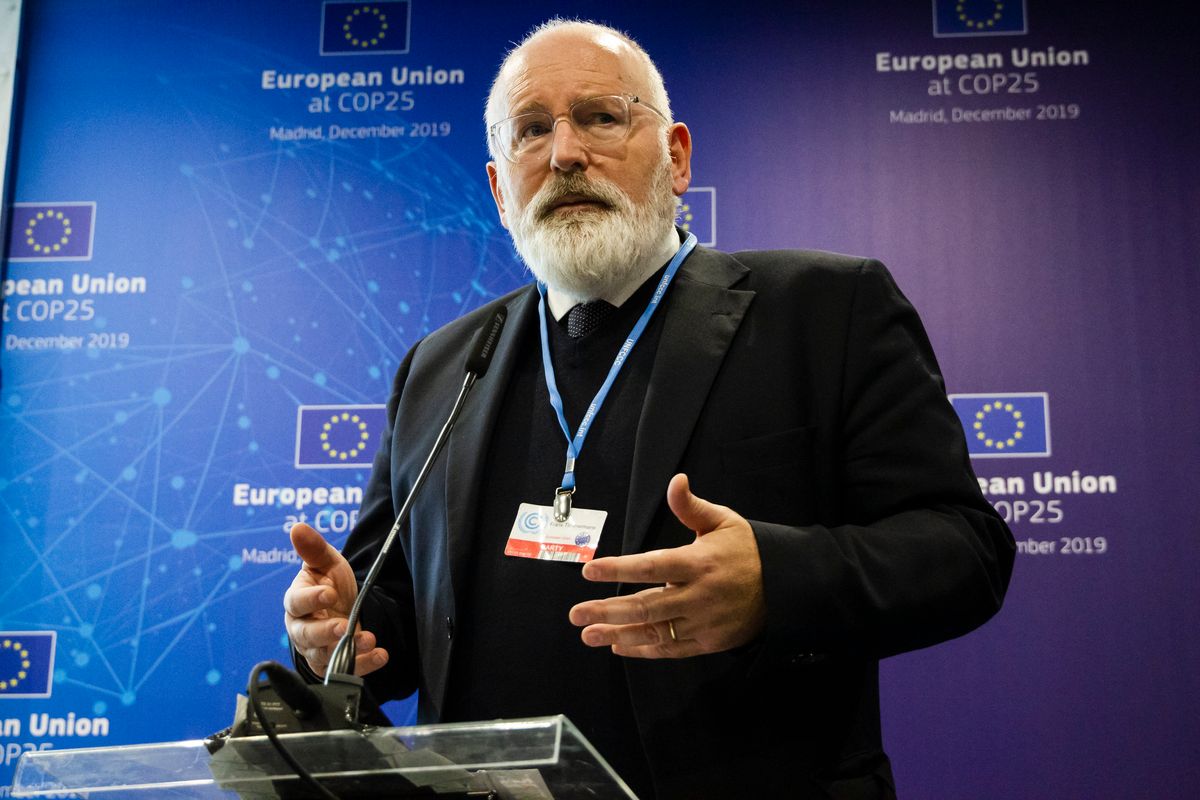 L’euroricatto non si nasconde più. «Firmate o non pagherete i medici»