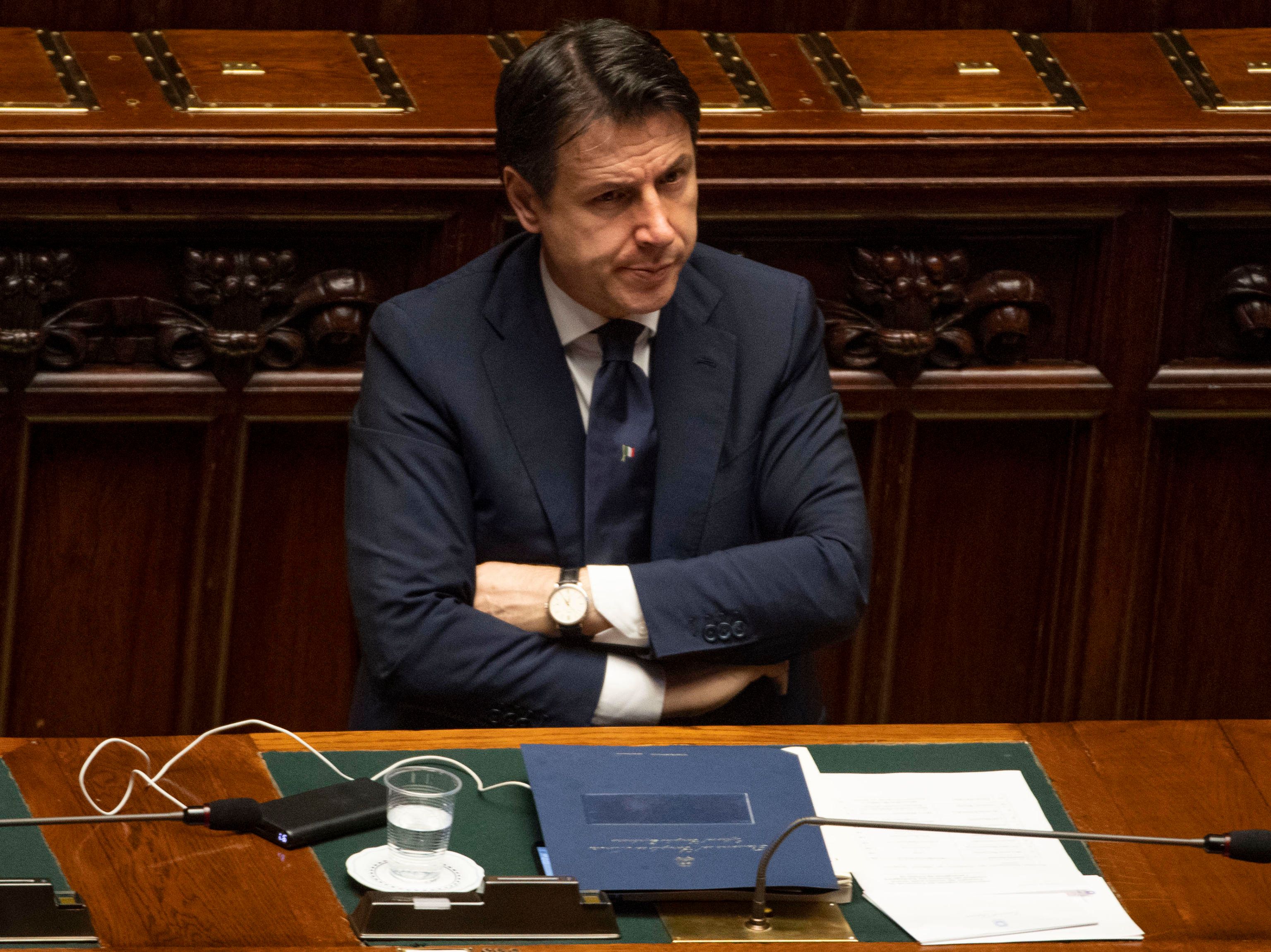 Conte crede ancora alla farsa di Bruxelles. Solo Parigi la smonta