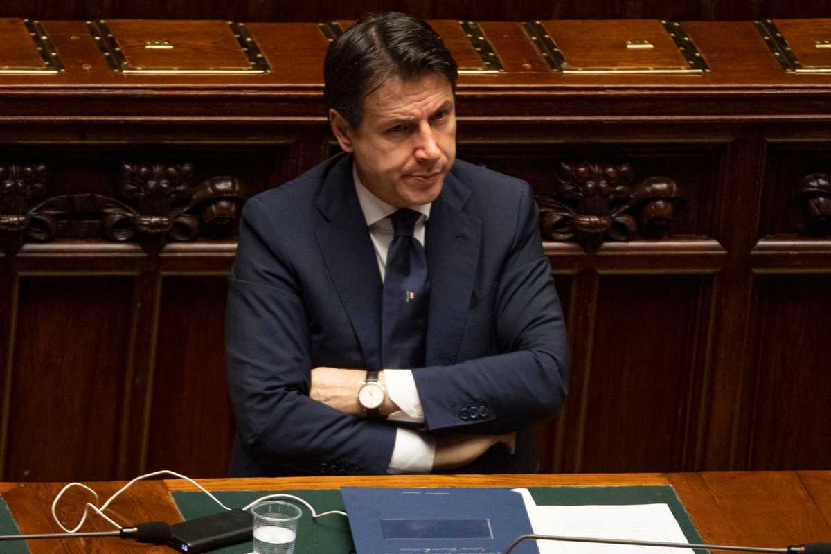 Conte crede ancora alla farsa di Bruxelles. Solo Parigi la smonta