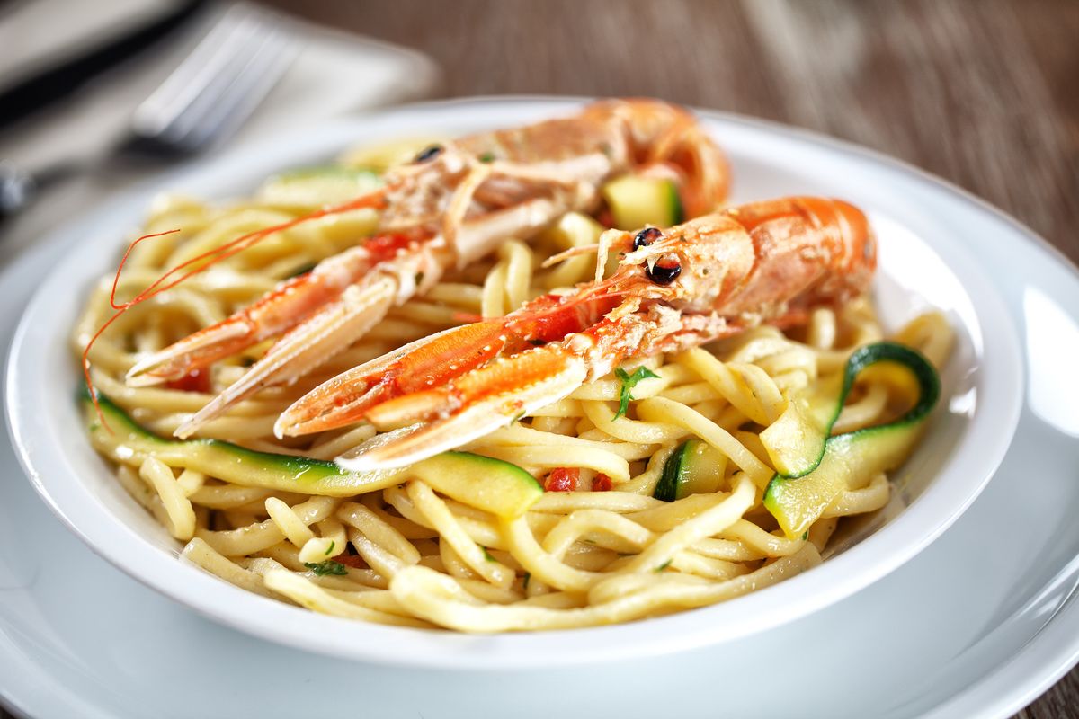 Cuciniamo insieme: bavette agli scampi, pomodorini e zucchine