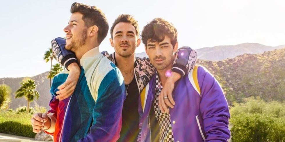 The Jonas Brothers Made A Surprise 'Happiness Begins Tour' Concert ...