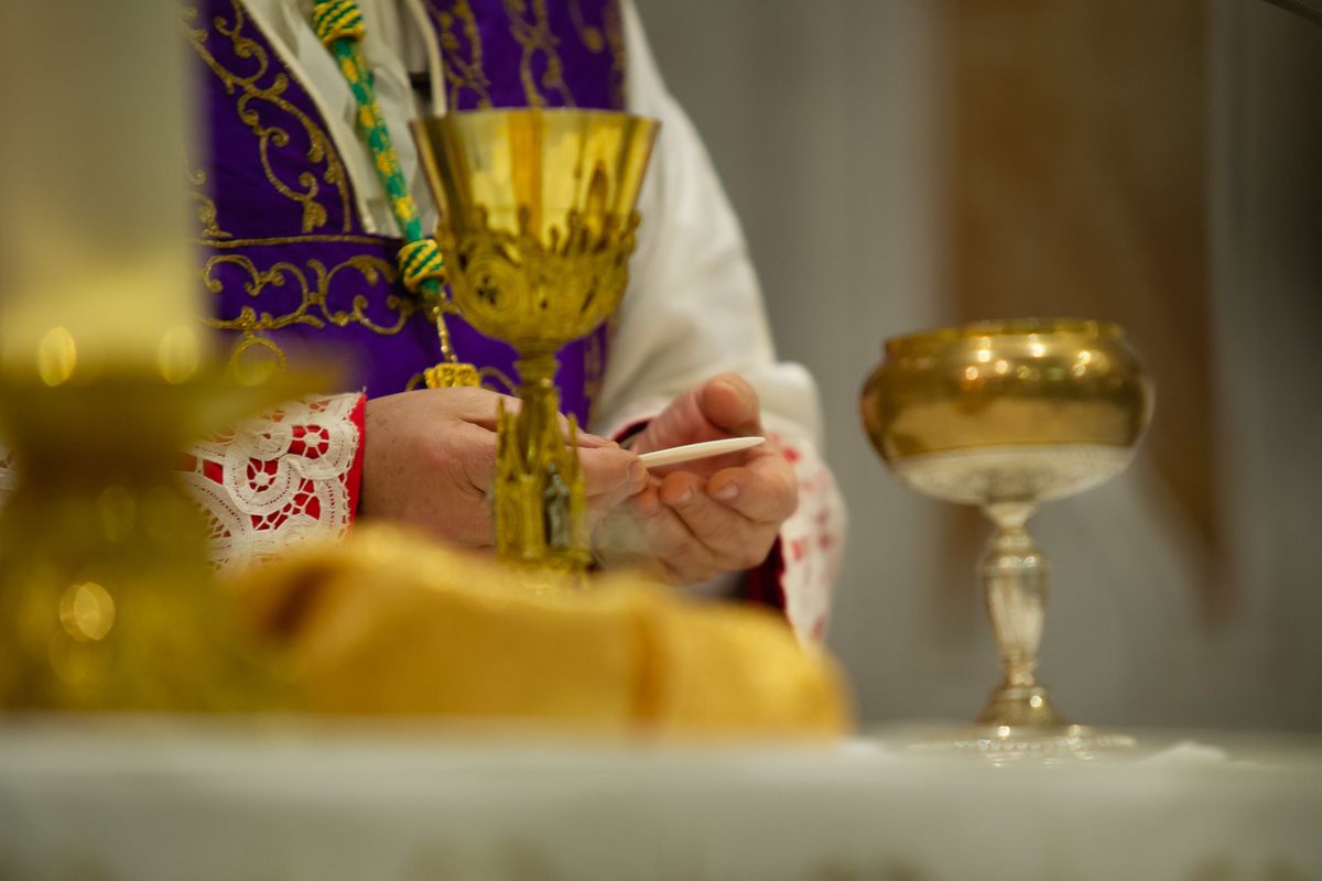Appello per ripristinare le funzioni religiose