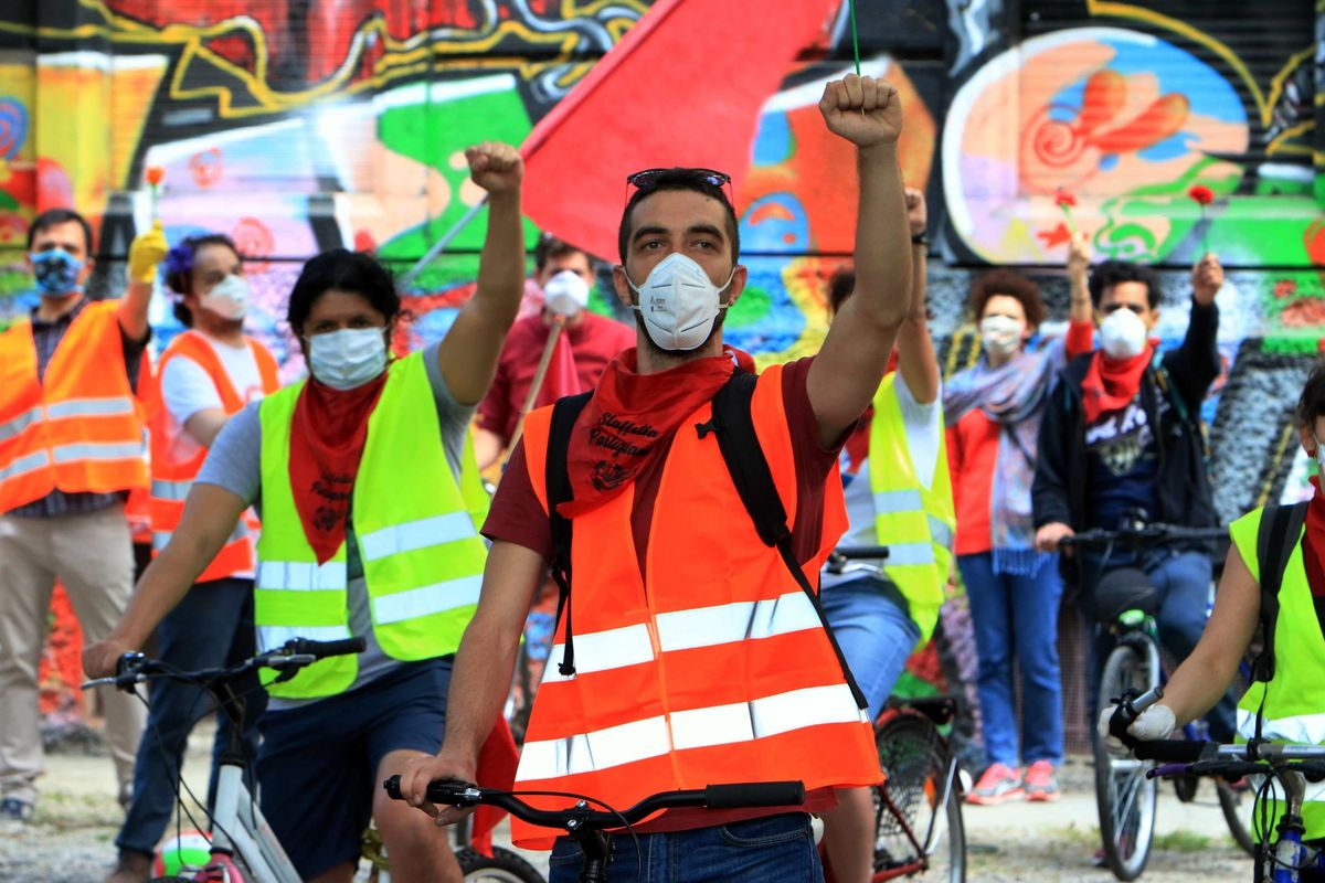 Messe vietate, ma per il 25 aprile le sfilate in strada si fanno lo stesso