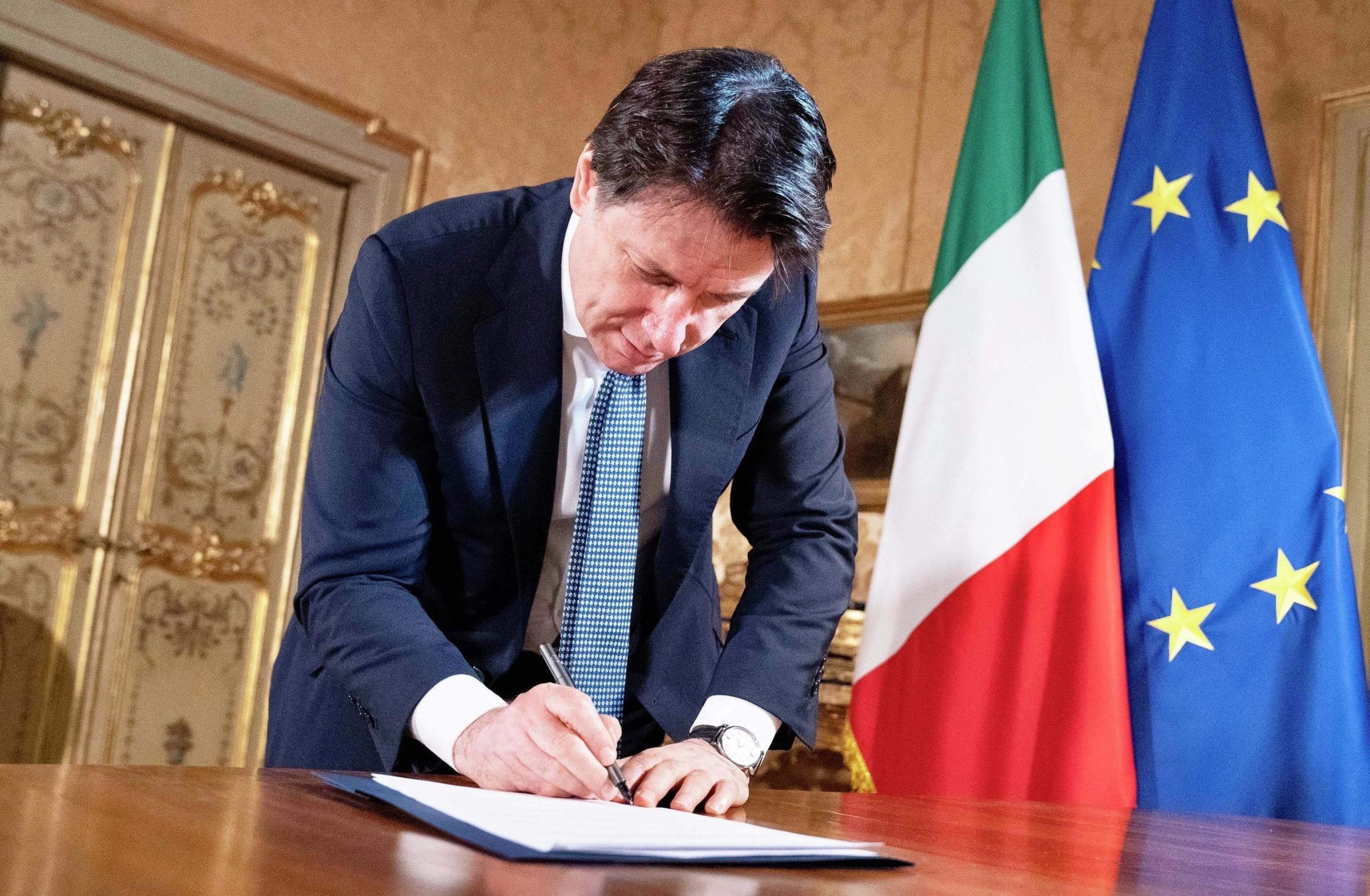 Dà i numeri e li sbaglia pure. La fase 2 di Conte è un casino