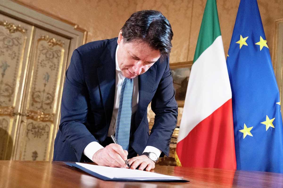 Dà i numeri e li sbaglia pure. La fase 2 di Conte è un casino