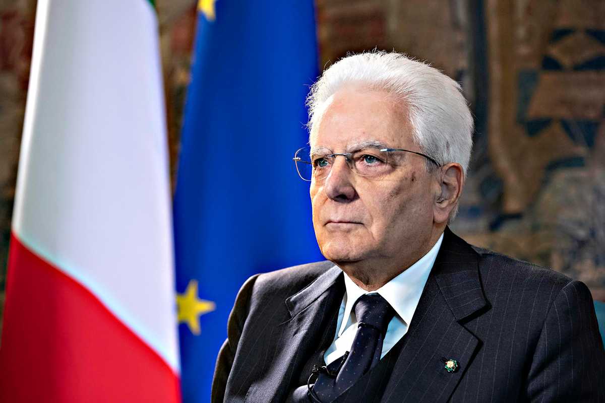 Si rivolge agli italiani come a dei sudditi. Il Colle deve fermarlo