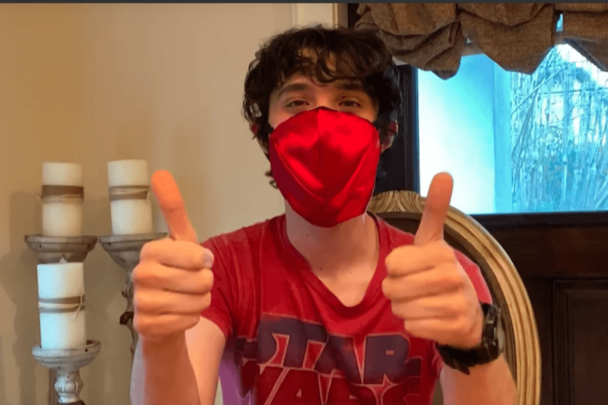 Jewish family converts hundreds of yarmulkes into face masks for the homeless