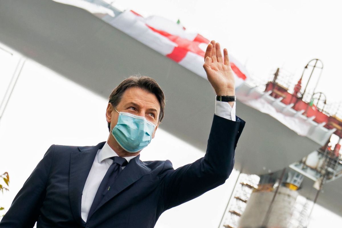 Conte fa la passerella al Nord Italia ma raccoglie la rabbia dei sindaci