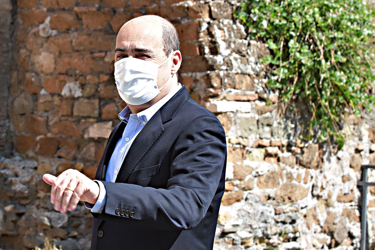 «Quella società non ha abilitazioni». La polizza di Zingaretti è farlocca