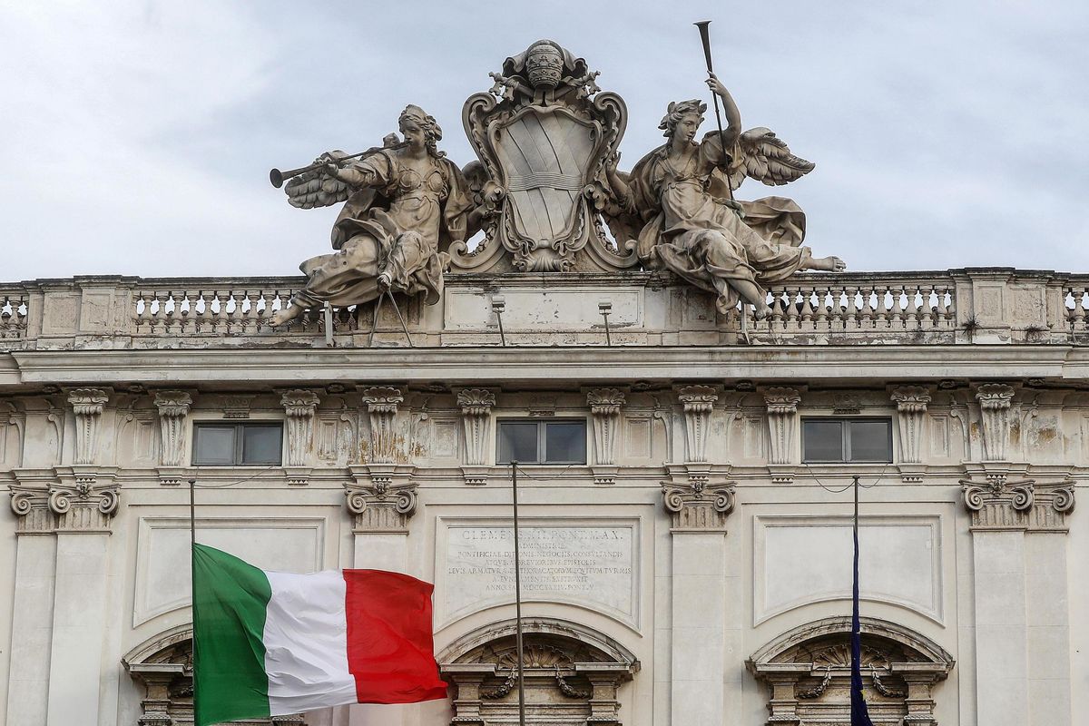 Gay, Pro Vita e Famiglia: «Consulta faccia prevalere il buon senso. Mercimonio bambini va sanzionato»
