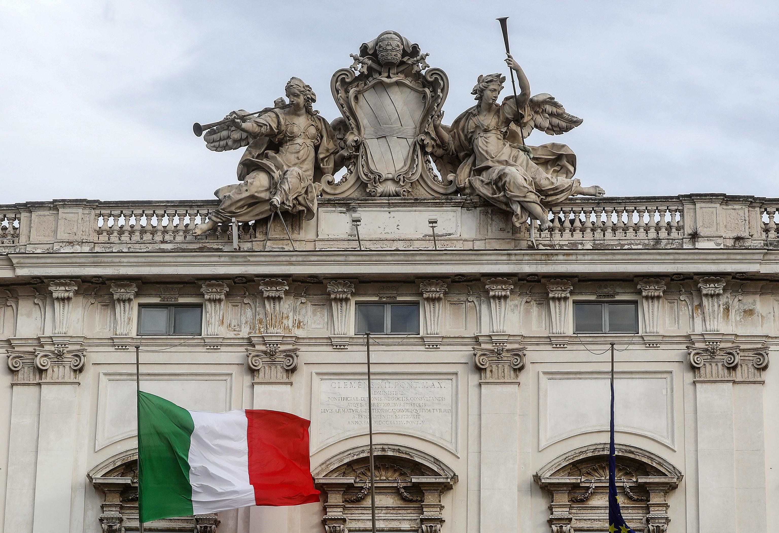 Gay, Pro Vita e Famiglia: «Consulta faccia prevalere il buon senso. Mercimonio bambini va sanzionato»