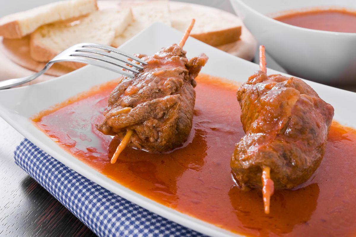 Cuciniamo insieme: involtini al sugo con i carciofi