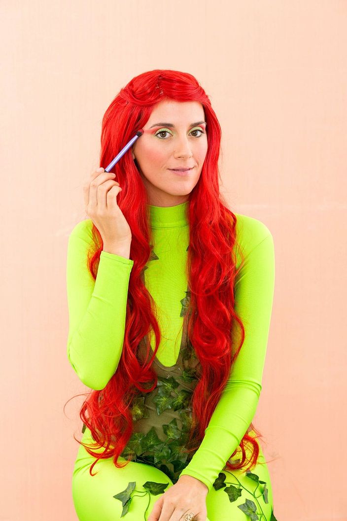 Make Like Uma Thurman And Make This Poison Ivy Costume For Halloween Brit Co