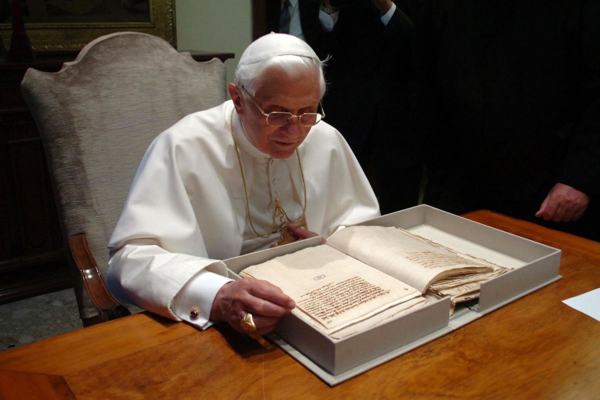 Europa al collasso e Chiesa in fuga. La profezia di Ratzinger si è avverata