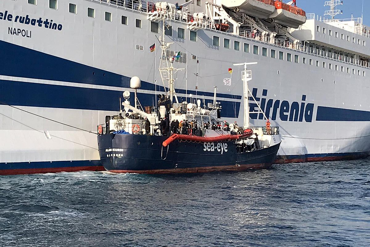 Bloccato il taxi del mare Alan Kurdi «Irregolarità e scarsa sicurezza»