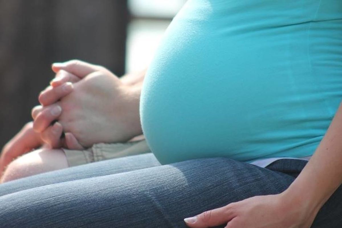 How does a human baby 'breathe' while inside the womb?