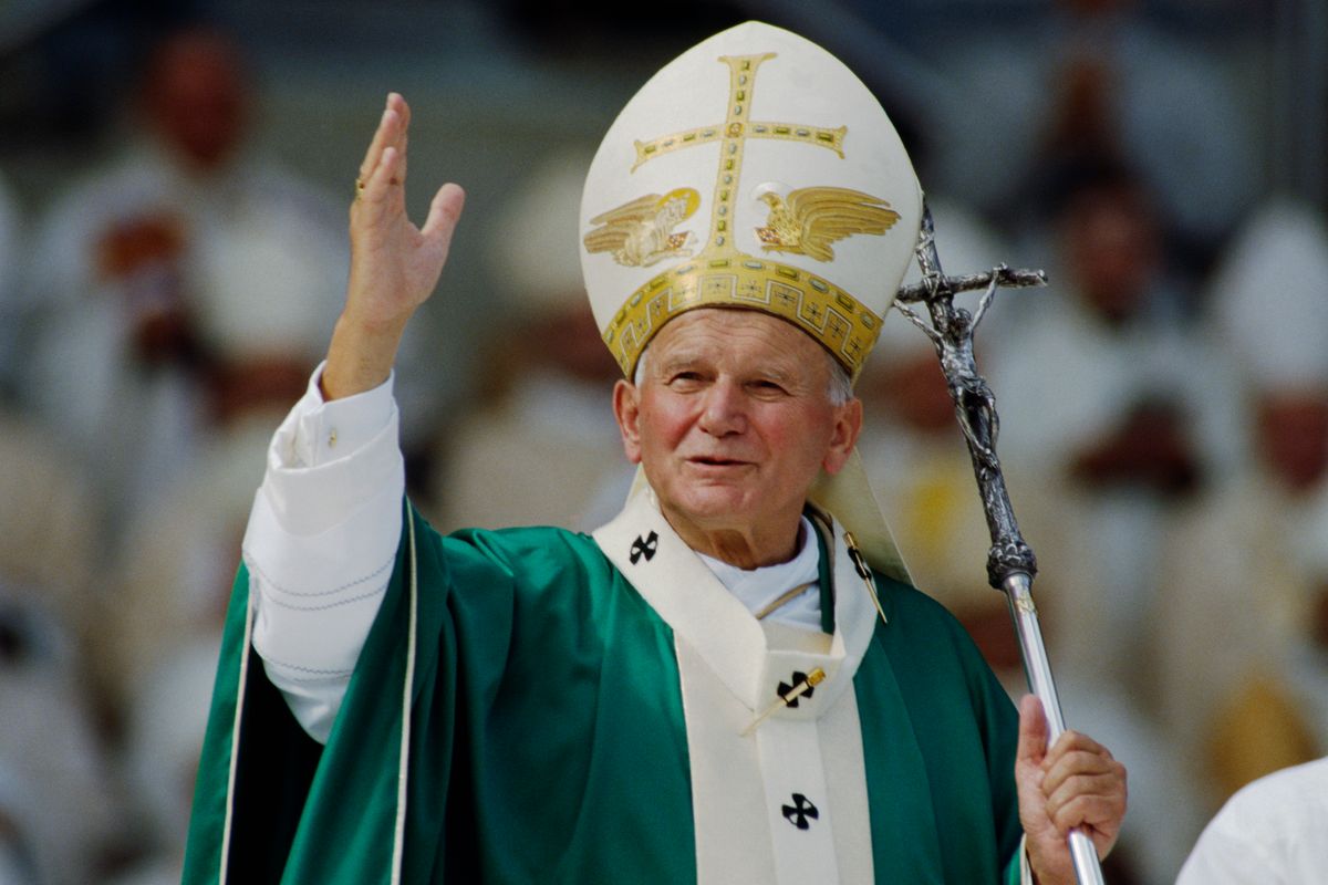 Il centenario di San Giovanni Paolo. II Papa che insegna ad amare la patria