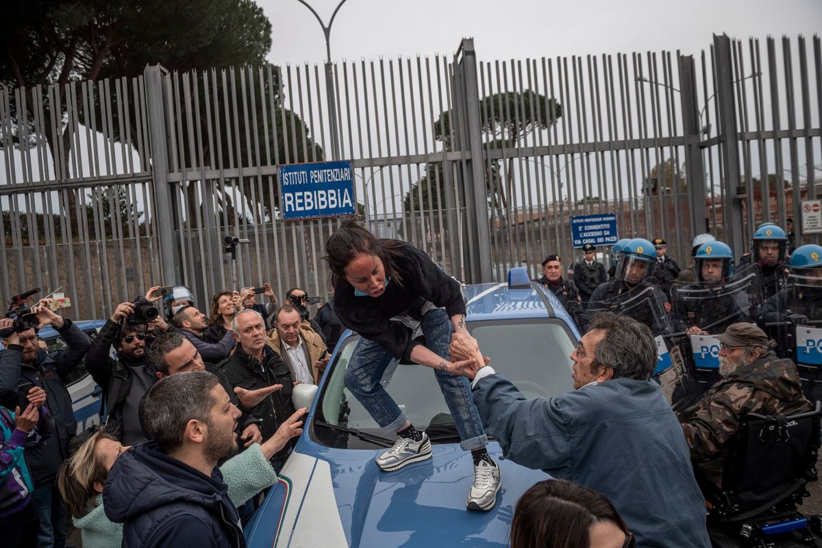 «Rivolte usate per le scarcerazioni». Per i pm c’era un piano dietro il caos