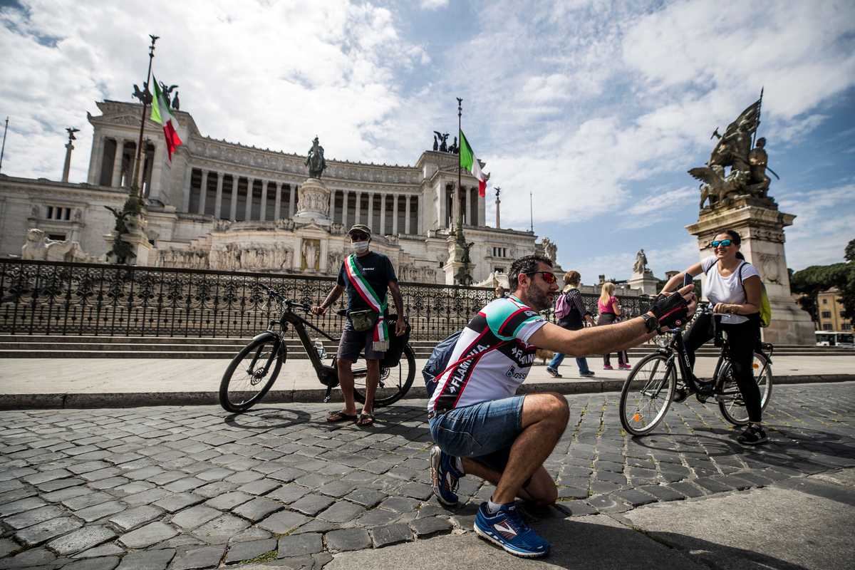 Ci siamo lasciati bollire come
delle rane. Ma ora comincia la ribellione