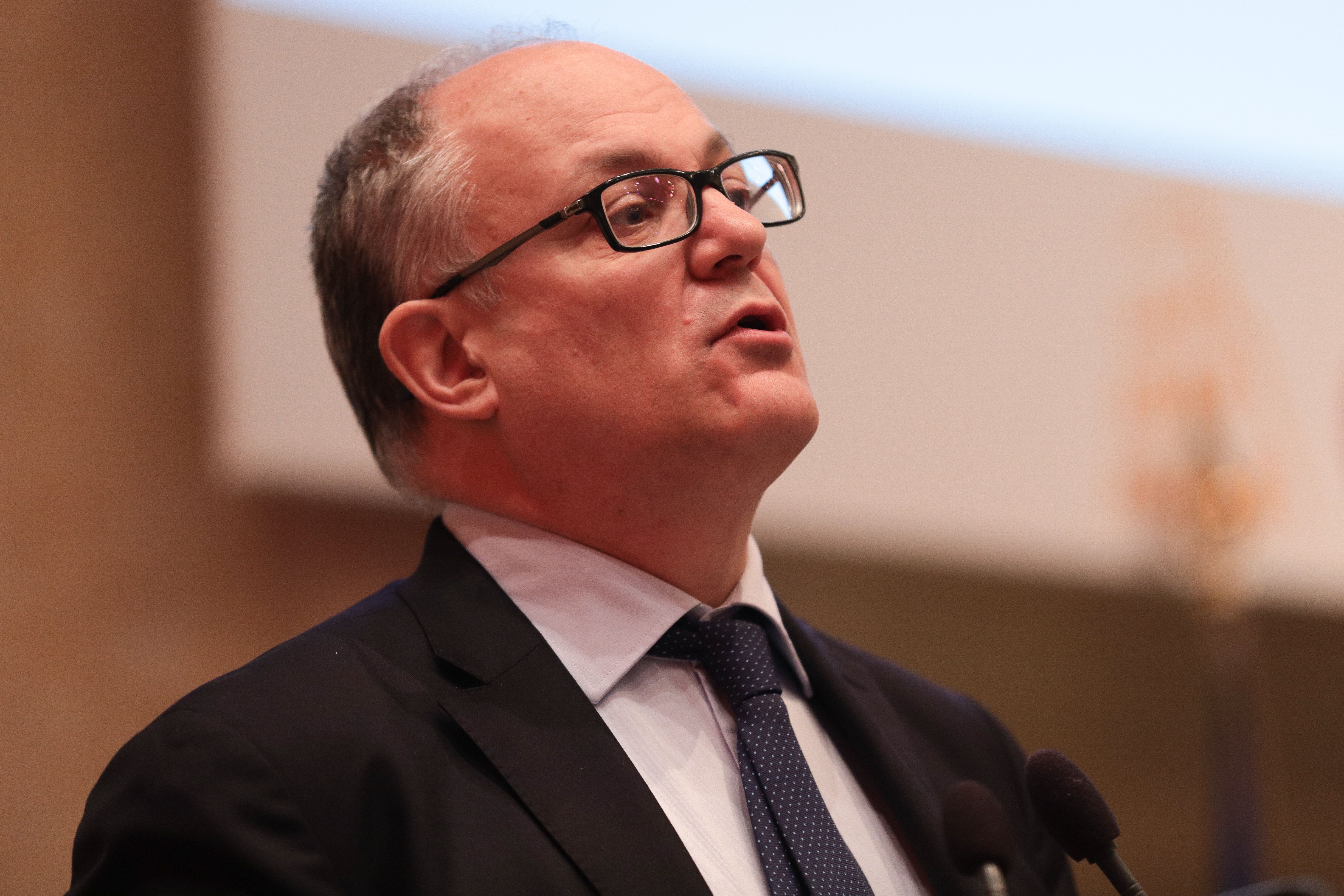 Il decreto Rilancio resta un miraggio. Ma il premier imbarca 11 esperte