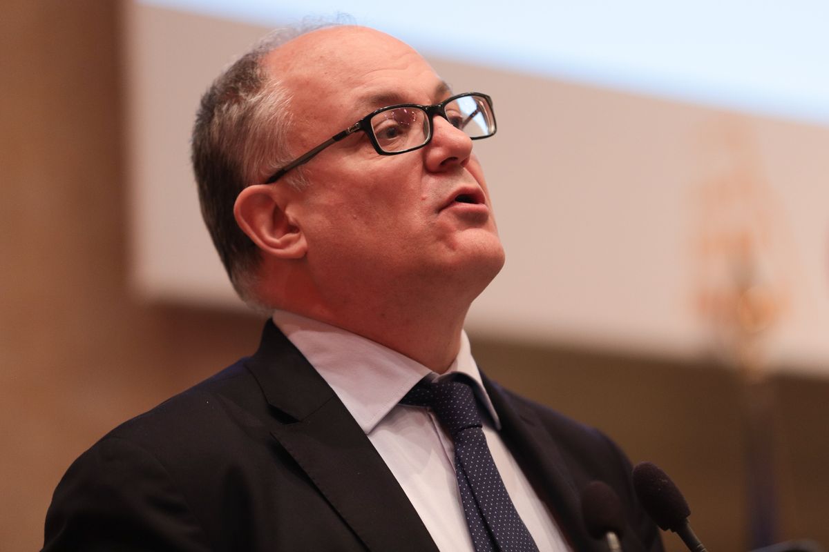 Il decreto Rilancio resta un miraggio. Ma il premier imbarca 11 esperte