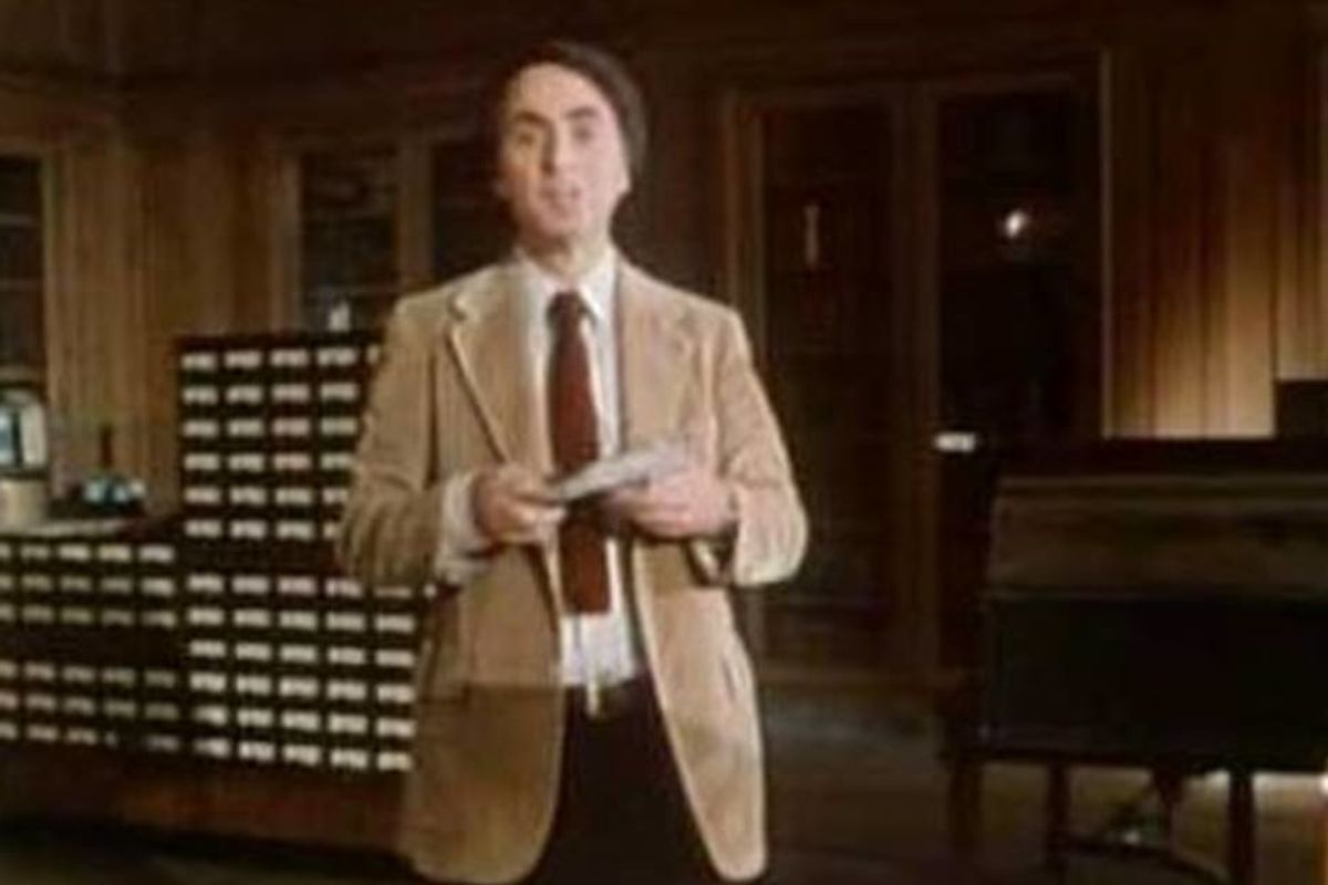 Original 'Cosmos' host Carl Sagan describing the magic of books is cosmically inspiring