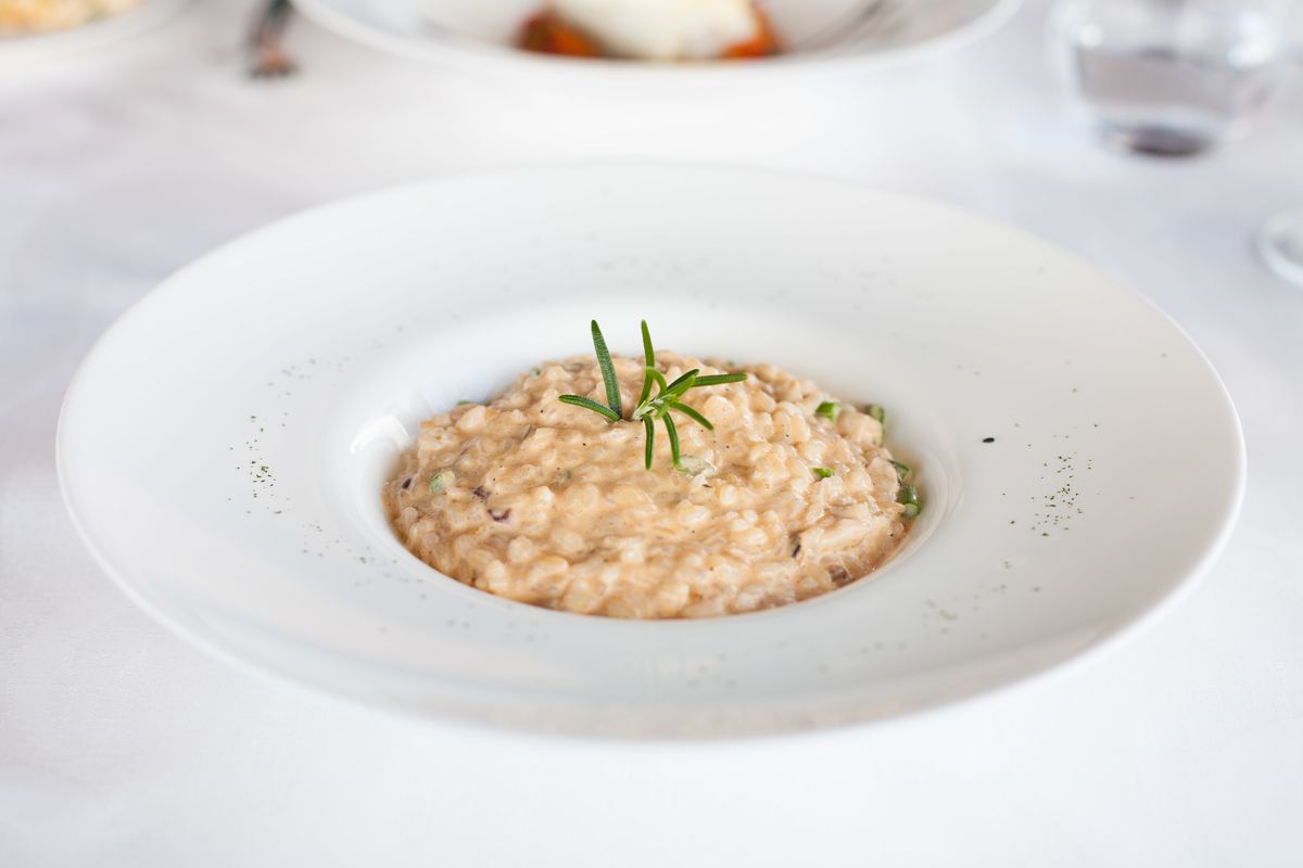 Cuciniamo insieme: risotto Vialone Nano con tonno, ragù di fave e lardo