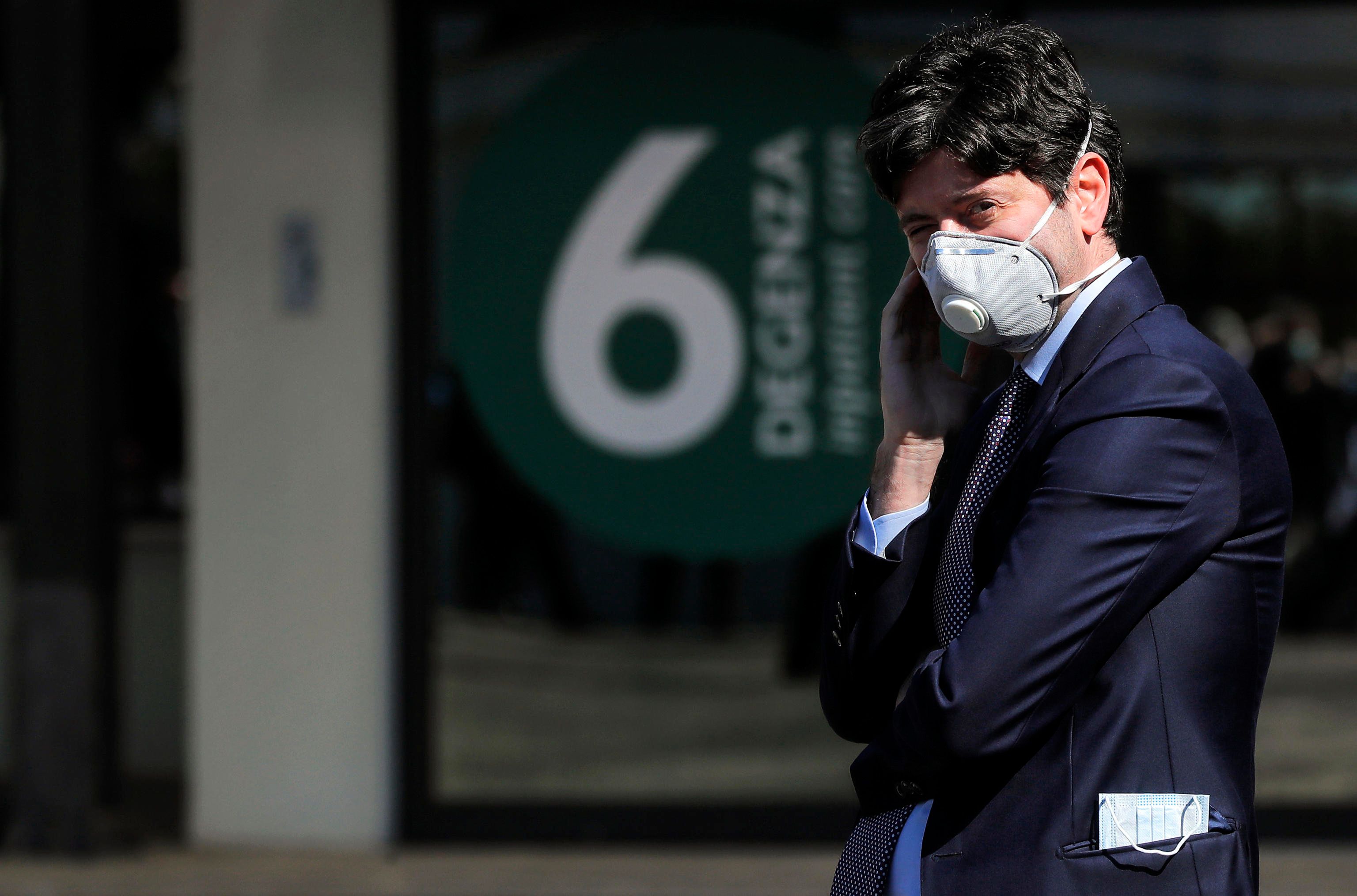 Vogliono spiarci persino le cartelle cliniche