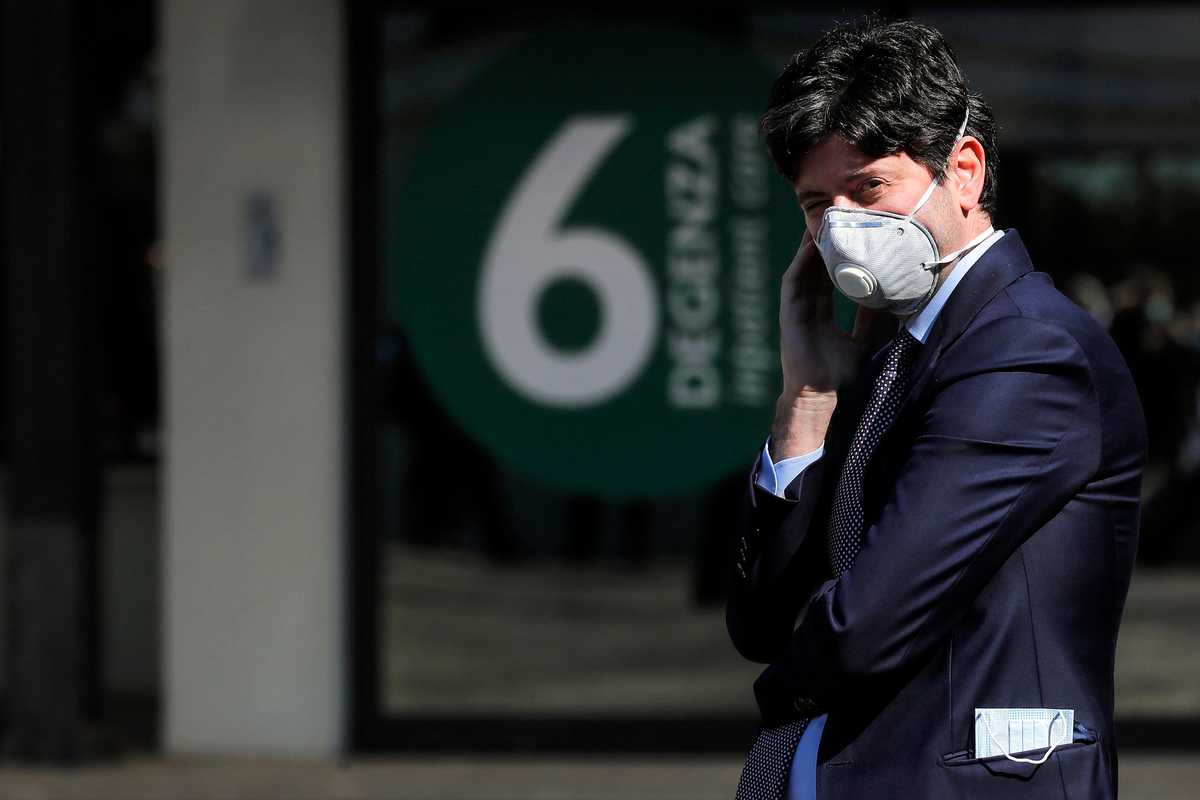 Vogliono spiarci persino le cartelle cliniche