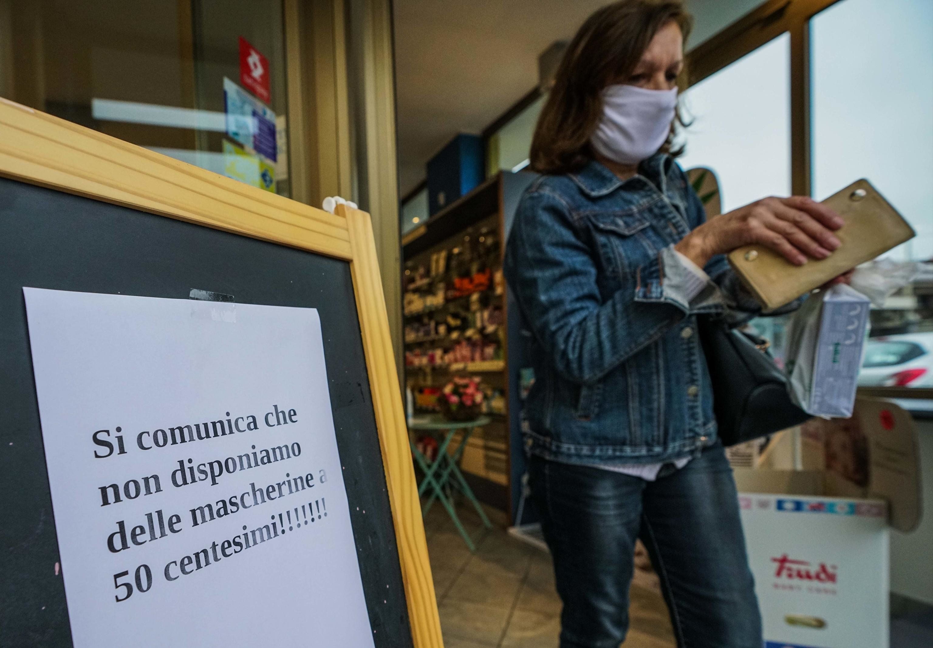 Protezioni già comprate dall’Italia ferme in Cina grazie ad Arcuri