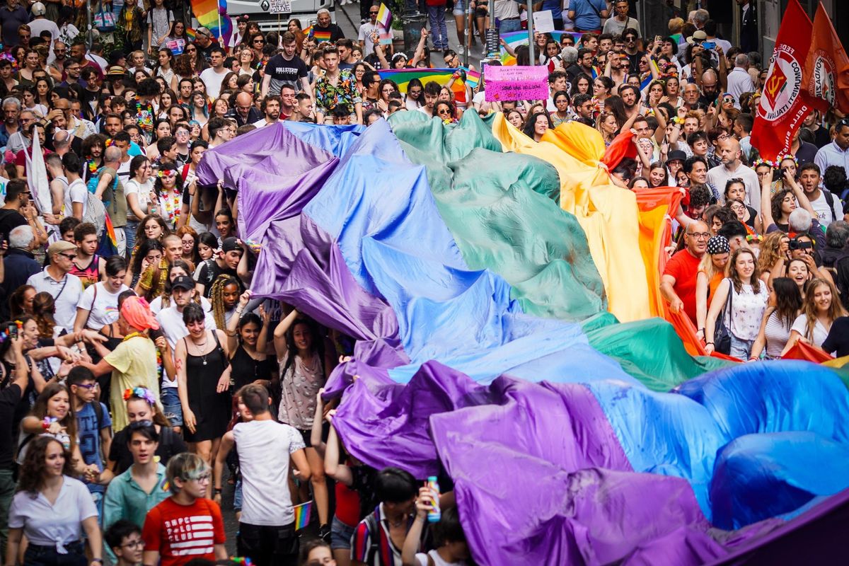 La lobby Lgbt sfrutta il coronavirus contro la famiglia