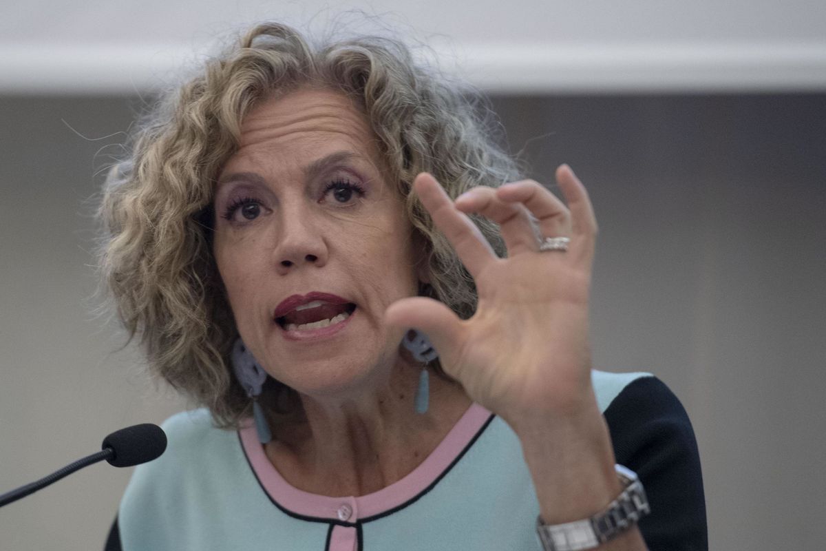 L’Italia in ginocchio e Cirinnà festeggia quattro anni di unioni civili