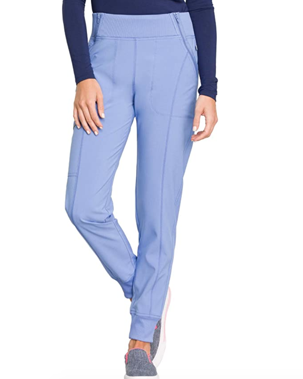 The Best Comfortable Scrubs For Curvy Women