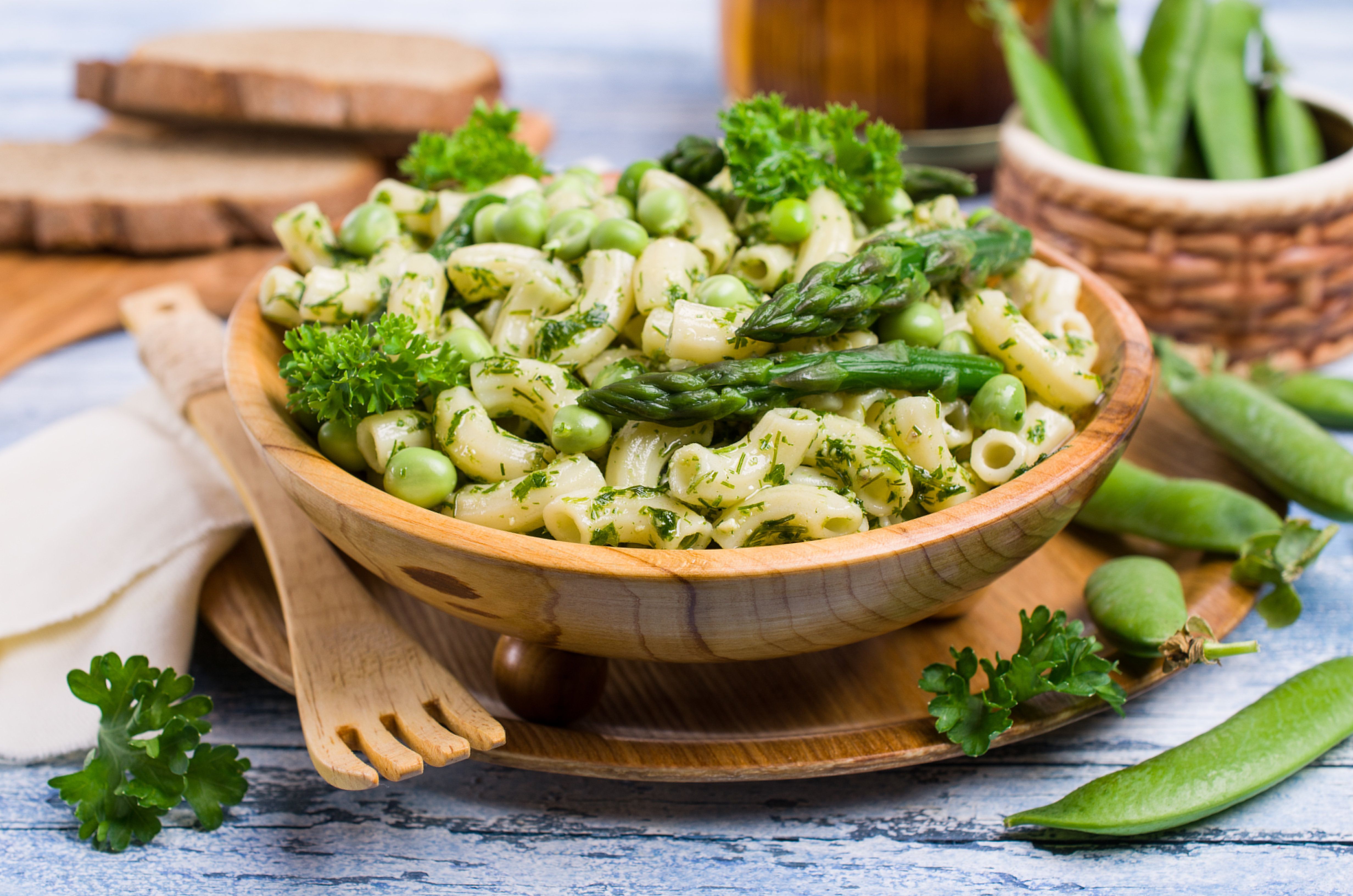 Cuciniamo insieme: rigatoni al pesto brioso di asparagi e pistacchi