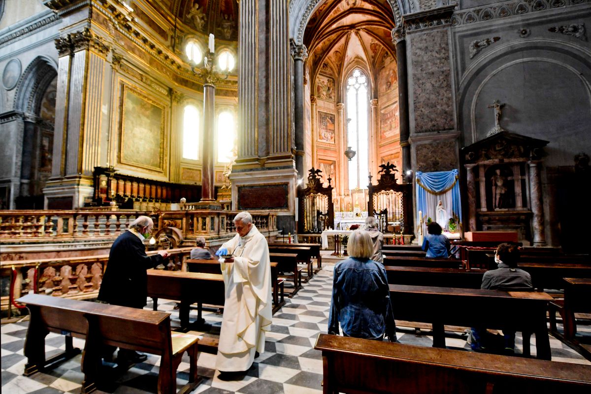 Vinta dalla paura della pandemia la Chiesa si è trasformata in una Ong