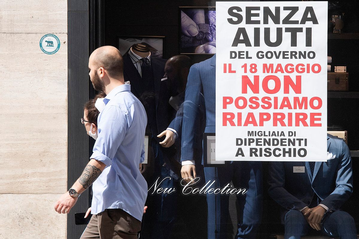 Da Roma a Milano, fino a Capri migliaia di serrande restano giù