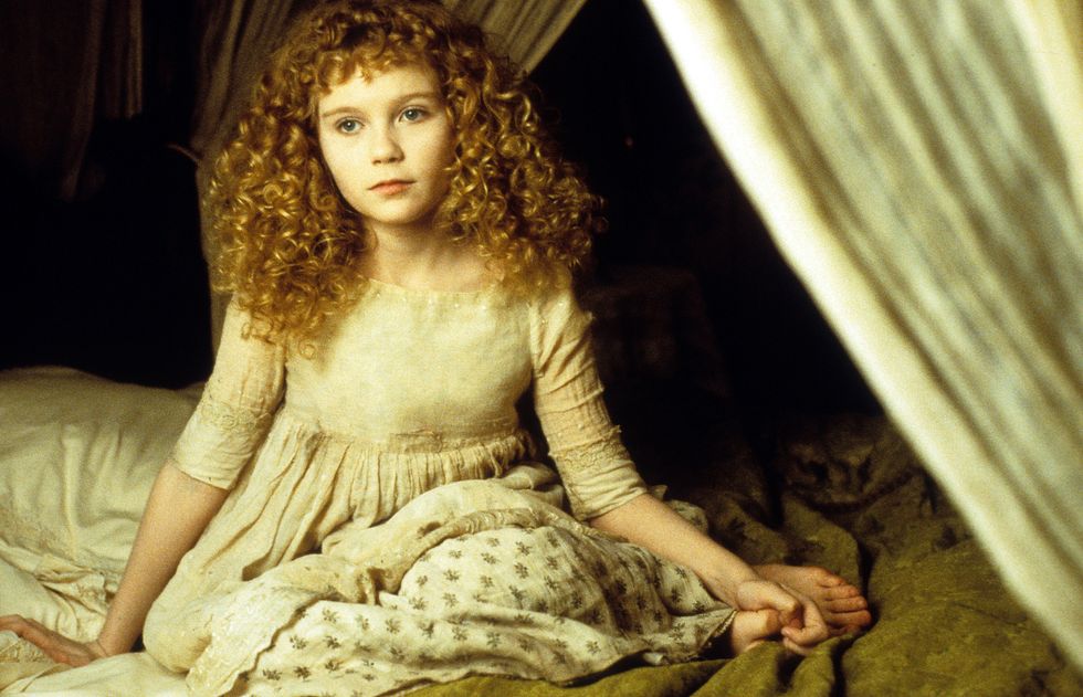 Still image of Kirsten Dunst as a very young child in period clothing from Interview With The Vampire.