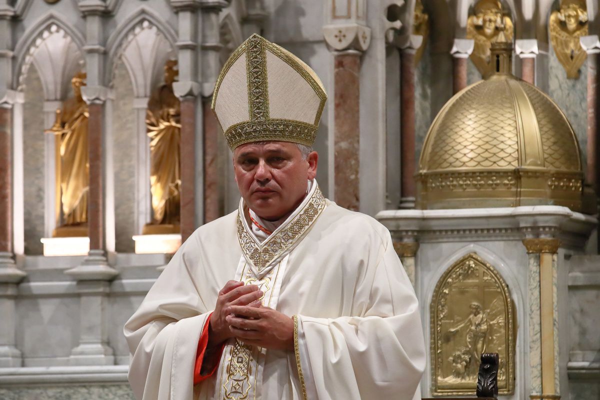 Il cardinal Bolletta vuole un premio per aver finanziato trans e okkupanti