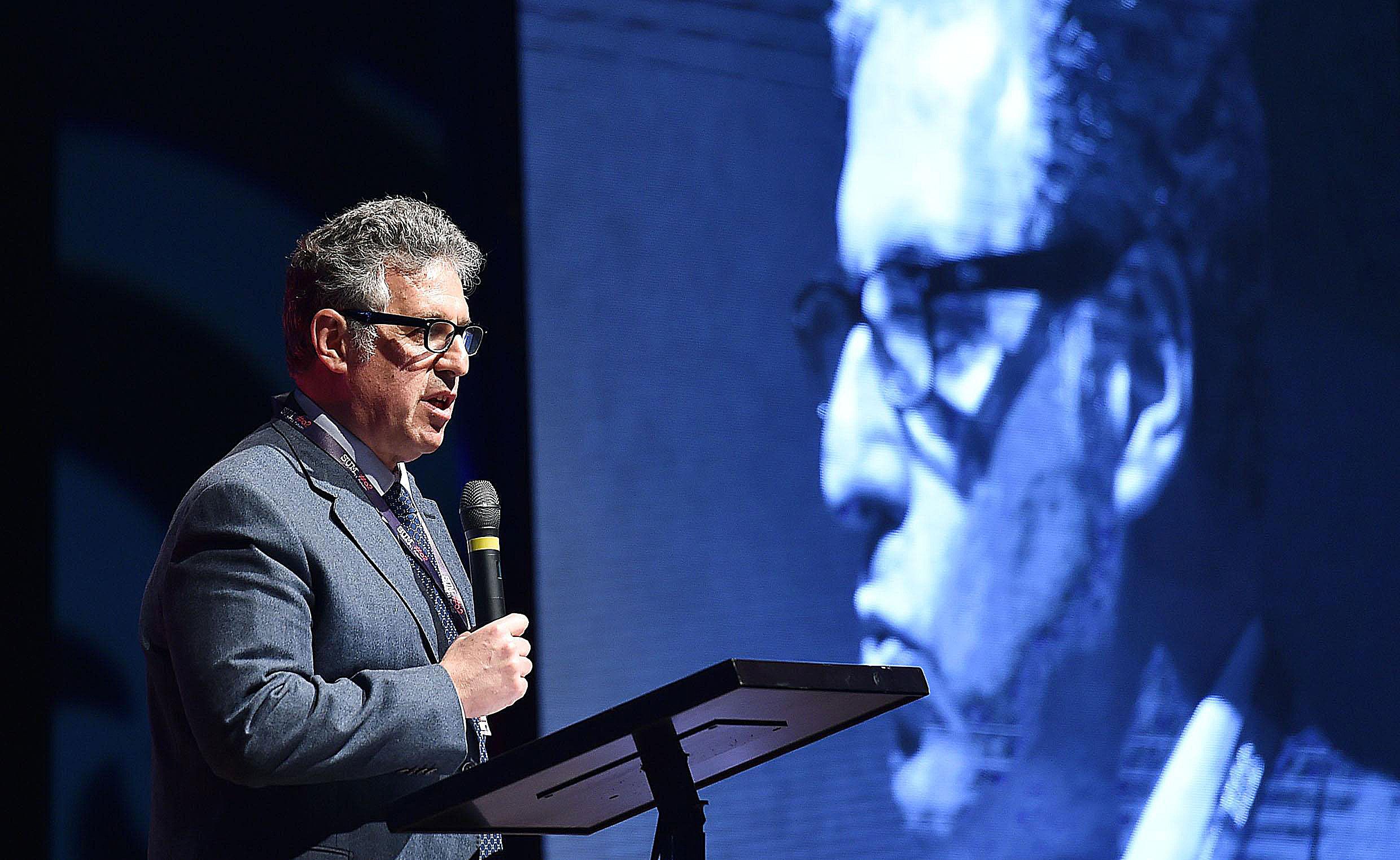 Ministro nella bufera, il Colle non può tacere