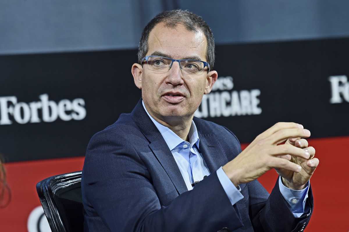 Il miliardario con le mani sul vaccino vuole diventare il nuovo Bill Gates