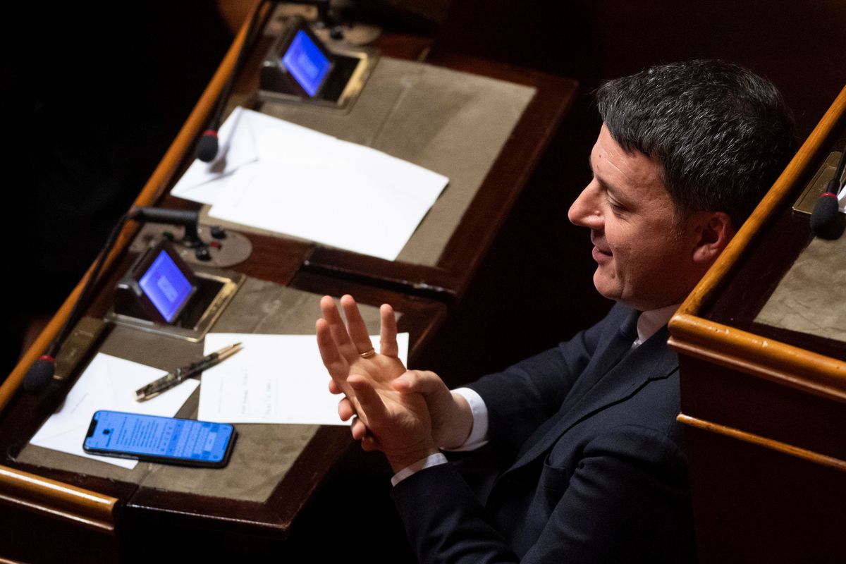Ora che l’han fatto fuori, anche Renzi critica gli intrecci tra toghe e politici